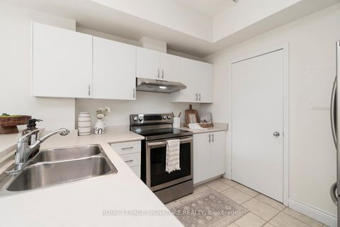 Photo 8 at 207 - 550 Front Street W, Waterfront Communities C1, Toronto