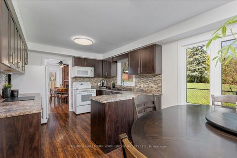 Photo 5 at 20 Sunbird Boulevard, Keswick North, Georgina