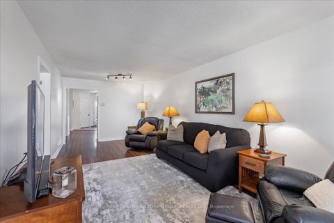 Photo 9 at 20 Sunbird Boulevard, Keswick North, Georgina