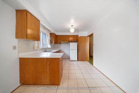 Photo 10 at 50 Felan Crescent, Beaumonde Heights, Toronto