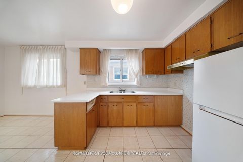 Photo 11 at 50 Felan Crescent, Beaumonde Heights, Toronto