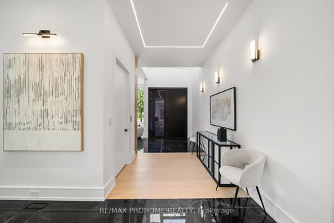 Photo 1 at 15 Aldershot Crescent, Windfields, Toronto
