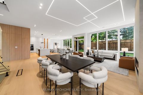 Photo 11 at 15 Aldershot Crescent, Windfields, Toronto