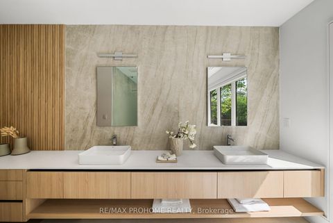 Photo 31 at 15 Aldershot Crescent, Windfields, Toronto