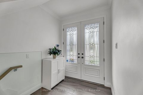 Photo 2 at 170 Fenn Avenue, Windfields, Toronto
