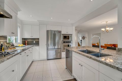 Photo 13 at 170 Fenn Avenue, Windfields, Toronto