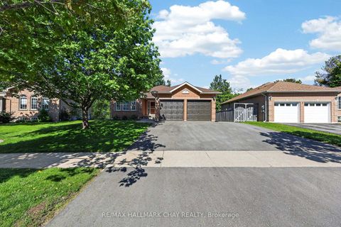 Photo 1 at 143 Emms Drive, Holly, Barrie