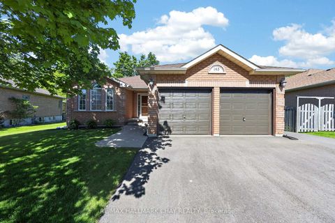 Photo 2 at 143 Emms Drive, Holly, Barrie