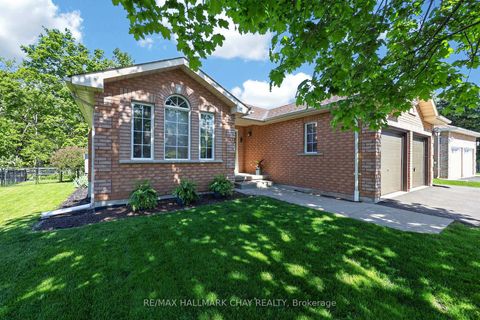 Photo 3 at 143 Emms Drive, Holly, Barrie