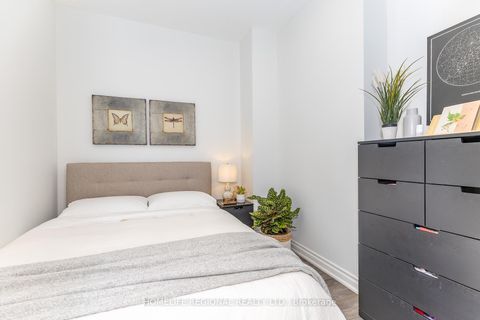 Photo 5 at 204 - 15 Windermere Avenue, Swansea, Toronto