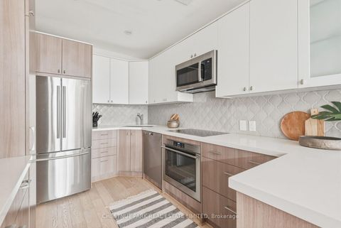 Photo 12 at 318 - 40 Oaklands Avenue, St. Clair, Toronto