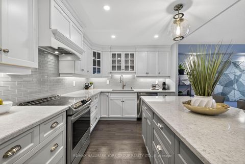 Photo 3 at 906 - 250 Davis Drive, Central Newmarket, Newmarket