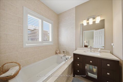 Photo 22 at 51 Tonner Crescent, Bayview Northeast, Aurora