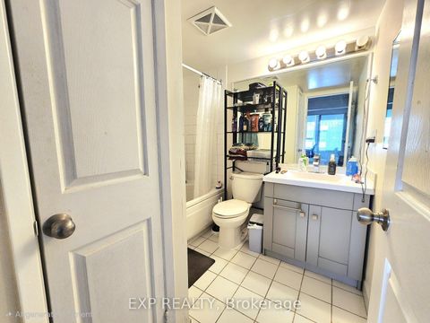 Photo 8 at 1421 - 711 Bay Street, Bay Street Corridor, Toronto