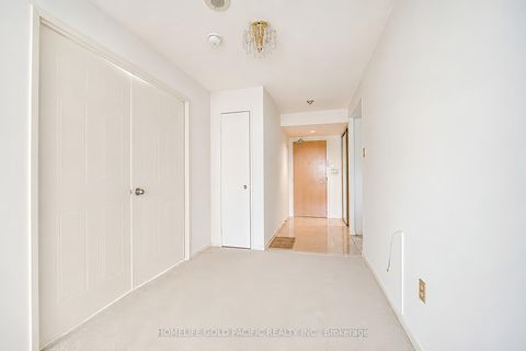 Photo 7 at 907 - 5 Kenneth Avenue, Willowdale East, Toronto