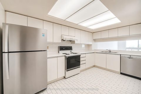 Photo 9 at 907 - 5 Kenneth Avenue, Willowdale East, Toronto
