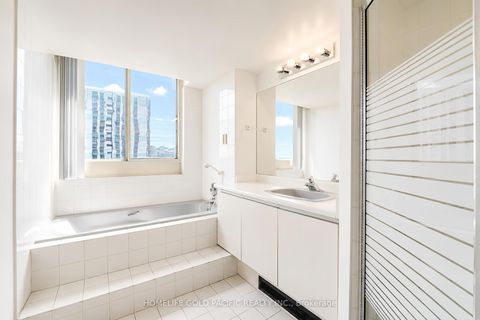 Photo 15 at 907 - 5 Kenneth Avenue, Willowdale East, Toronto