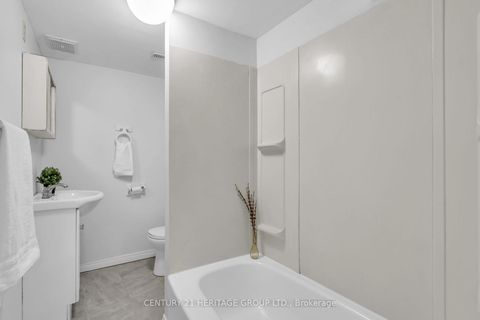 Photo 25 at 53 Wilstead Drive, Central Newmarket, Newmarket