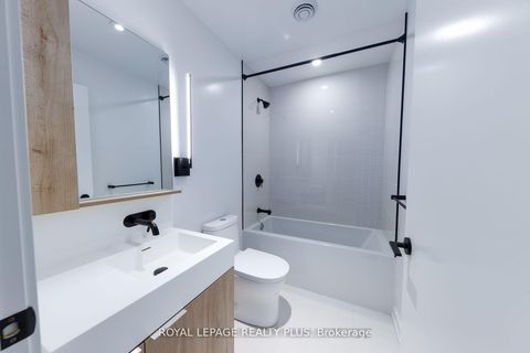 Photo 13 at 206S - 127 Broadway Avenue S, Mount Pleasant West, Toronto