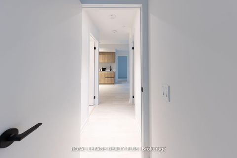 Photo 18 at 206S - 127 Broadway Avenue S, Mount Pleasant West, Toronto