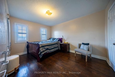 Photo 16 at 29 Grackle Trail, Rouge E11, Toronto
