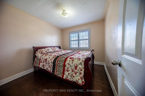 Photo 19 at 29 Grackle Trail, Rouge E11, Toronto