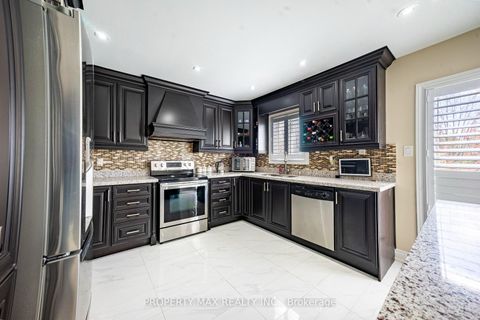 Photo 33 at 29 Grackle Trail, Rouge E11, Toronto