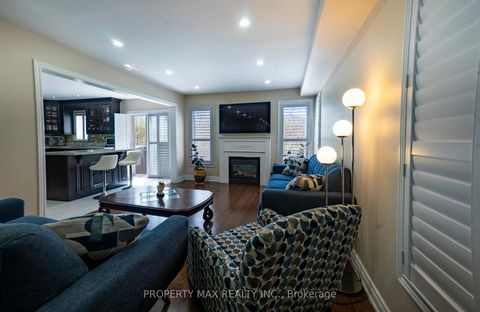Photo 37 at 29 Grackle Trail, Rouge E11, Toronto