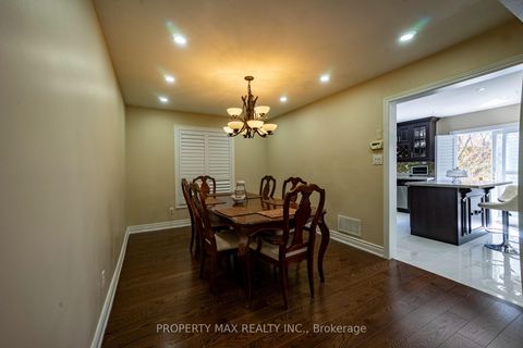 Photo 38 at 29 Grackle Trail, Rouge E11, Toronto