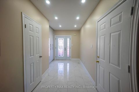Photo 40 at 29 Grackle Trail, Rouge E11, Toronto
