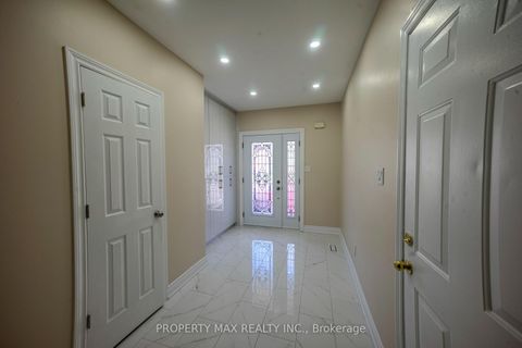 Photo 41 at 29 Grackle Trail, Rouge E11, Toronto