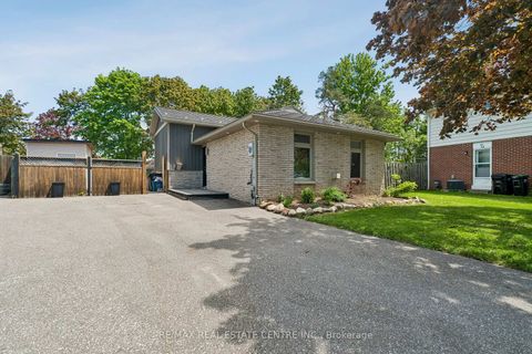 Photo 2 at 47 Christie Crescent, Letitia Heights, Barrie