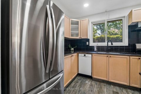 Photo 10 at 47 Christie Crescent, Letitia Heights, Barrie