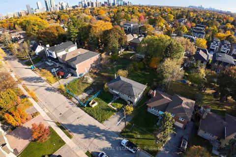 Photo 3 at 389 Hounslow Avenue, Willowdale West, Toronto