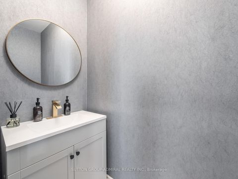 Photo 17 at 582 Summeridge Drive, Patterson, Vaughan