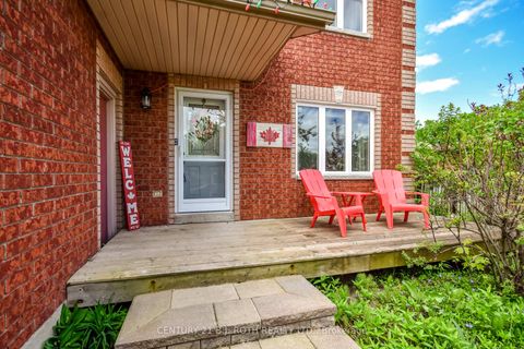 Photo 1 at 42 Farmstead Crescent, Holly, Barrie