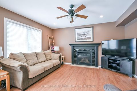 Photo 7 at 42 Farmstead Crescent, Holly, Barrie