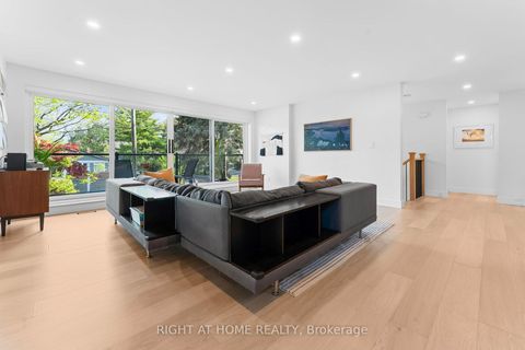 Photo 5 at 10 Wingrove Hill, City Centre West, Toronto