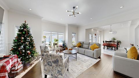 Photo 3 at 3 Mary Willson Court, Sharon, East Gwillimbury