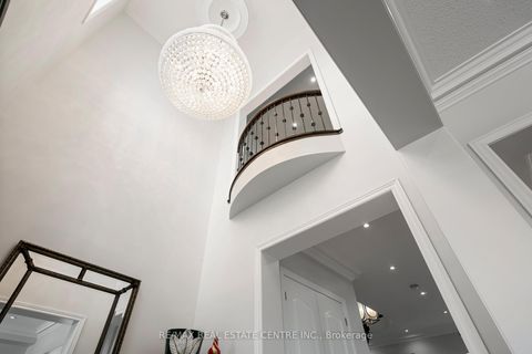Photo 2 at 128 Copeland Crescent, Cookstown, Innisfil