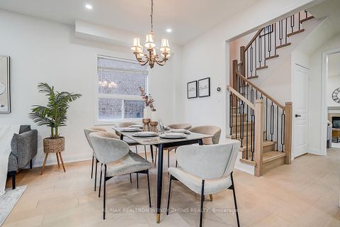 Photo 9 at 16 Hartwell Way, Bayview Northeast, Aurora