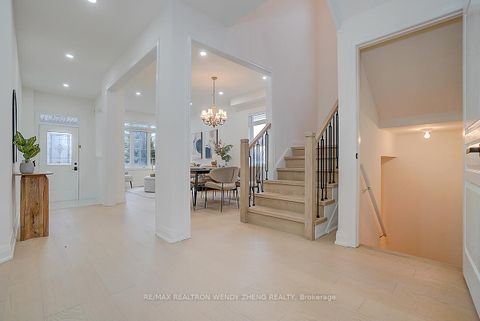 Photo 11 at 16 Hartwell Way, Bayview Northeast, Aurora