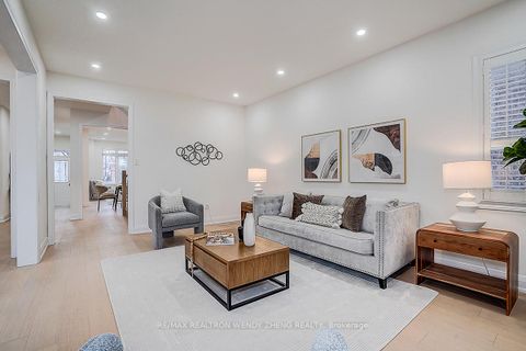 Photo 17 at 16 Hartwell Way, Bayview Northeast, Aurora