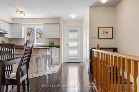 Photo 12 at 8 - 201 Tenth Street, New Toronto, Toronto