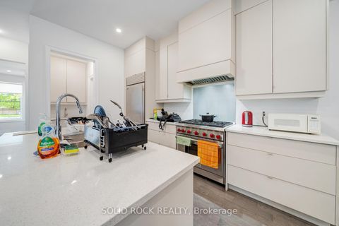 Photo 5 at 9376 Bayview Avenue, Observatory, Richmond Hill