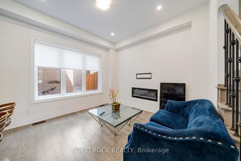 Photo 10 at 9376 Bayview Avenue, Observatory, Richmond Hill
