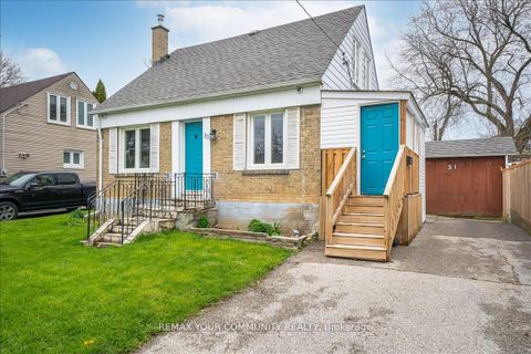 Photo 3 at 31 Allister Avenue, Cliffcrest, Toronto