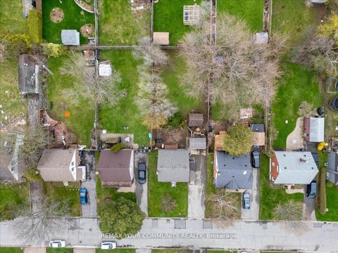 Photo 8 at 31 Allister Avenue, Cliffcrest, Toronto