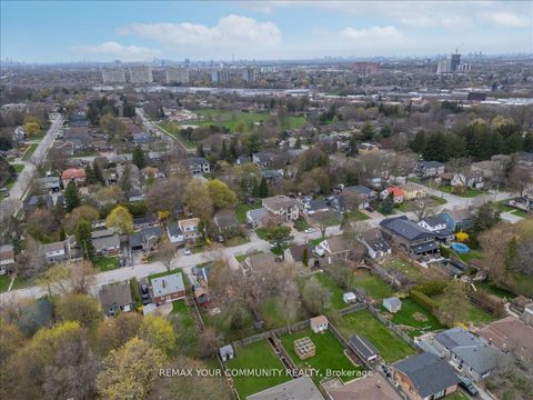 Photo 10 at 31 Allister Avenue, Cliffcrest, Toronto