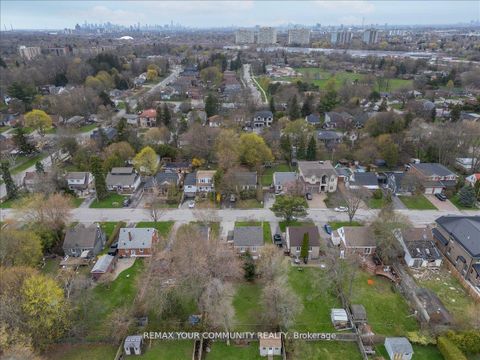 Photo 12 at 31 Allister Avenue, Cliffcrest, Toronto